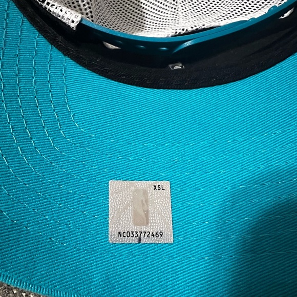 New Era Charlotte Hornets 9FORTY Cap - Picture 9 of 12